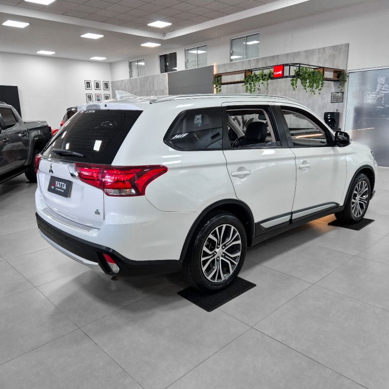 Mitsubishi-OUTLANDER-2.0 COMFORT 16V GASOLINA 4P AUTOMÁTICO