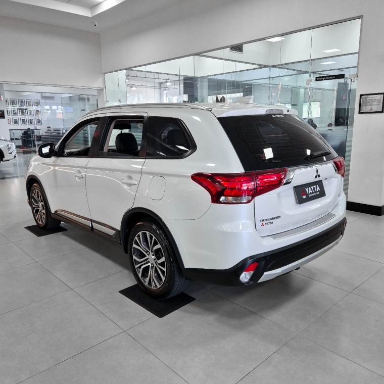 Mitsubishi-OUTLANDER-2.0 COMFORT 16V GASOLINA 4P AUTOMÁTICO