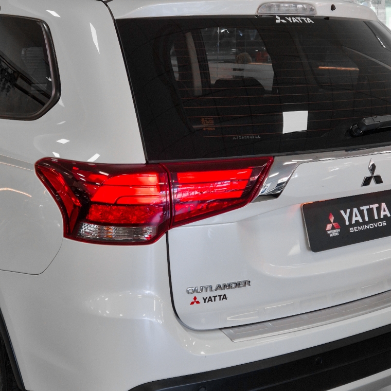 Mitsubishi-OUTLANDER-2.0 COMFORT 16V GASOLINA 4P AUTOMÁTICO