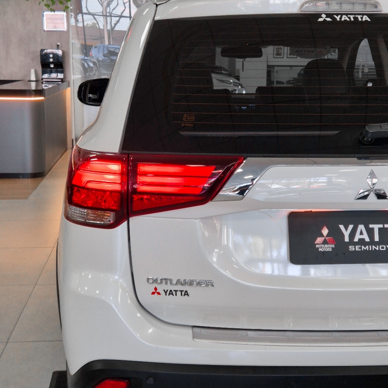 Mitsubishi-OUTLANDER-2.0 COMFORT 16V GASOLINA 4P AUTOMÁTICO