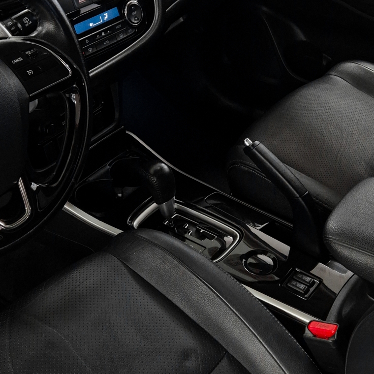 Mitsubishi-OUTLANDER-2.0 COMFORT 16V GASOLINA 4P AUTOMÁTICO