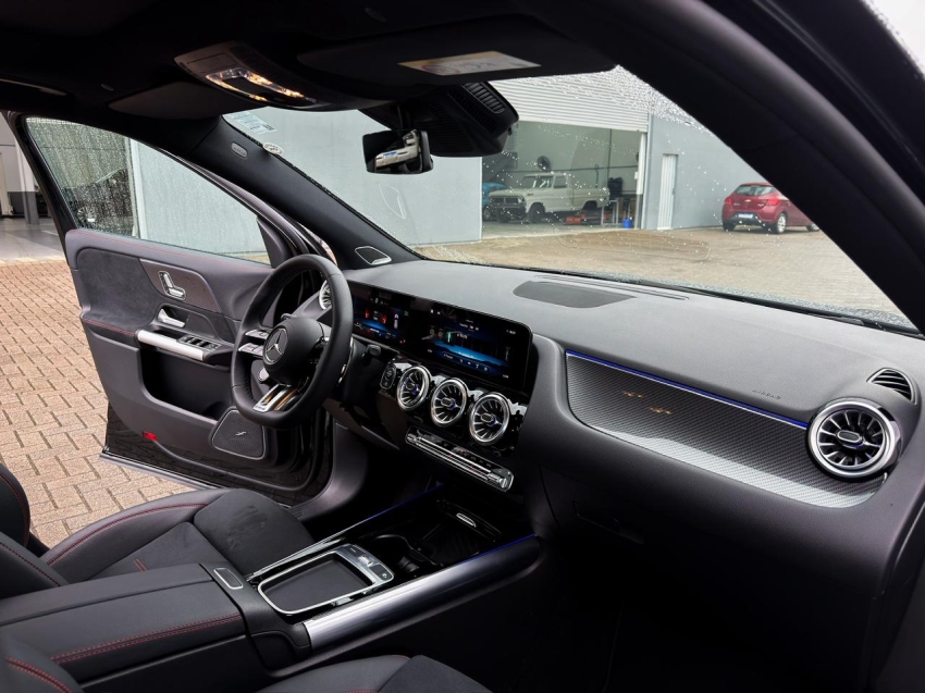 Mercedes-Benz-GLA 35 AMG-2.0 MHEV 4MATIC SPEEDSHIFT