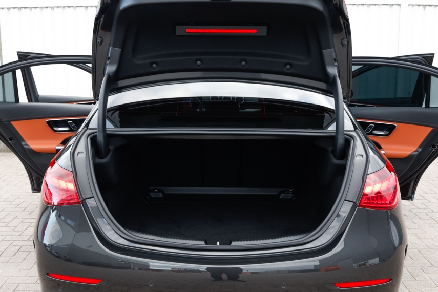 Mercedes-Benz-C 300-2.0 EQ BOOST HÍBRIDO AMG LINE 9G-TRONIC