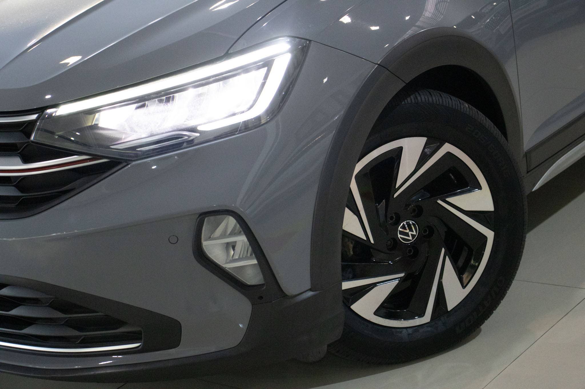 VW - Volkswagen-Nivus-Nivus Highline 1.0 200 TSI Flex Aut.