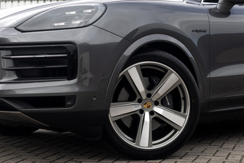 Porsche-CAYENNE-3.0 V6 E-HYBRID COUPÉ AWD