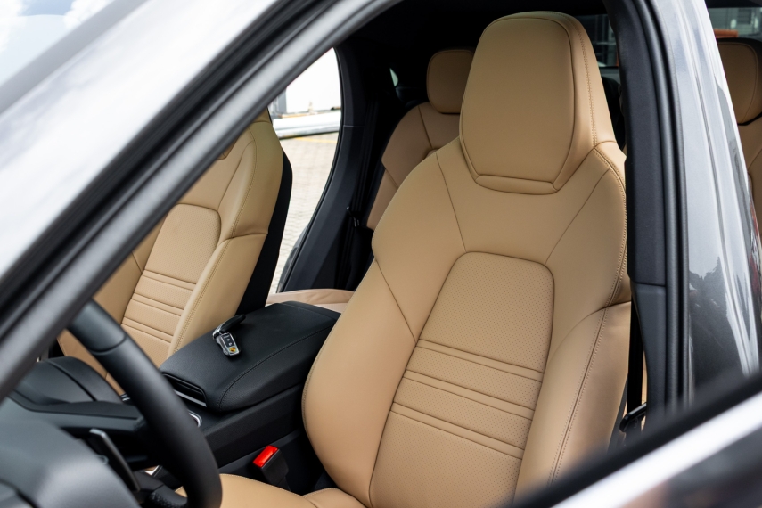 Porsche-CAYENNE-3.0 V6 E-HYBRID COUPÉ AWD