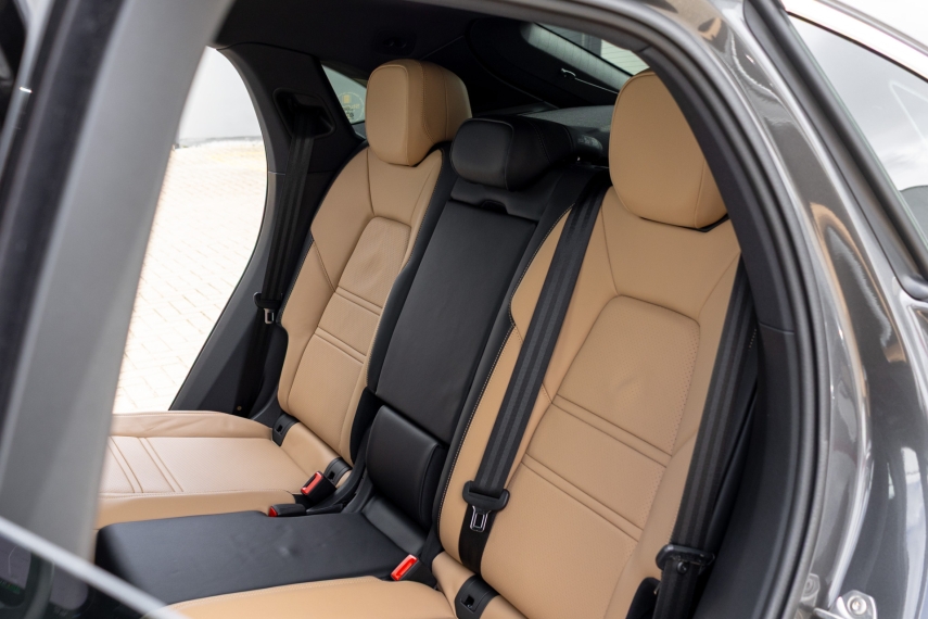 Porsche-CAYENNE-3.0 V6 E-HYBRID COUPÉ AWD