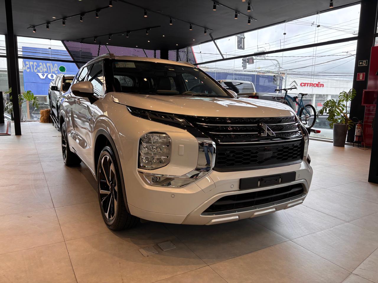 OUTLANDER HPE-S 2.4 4x4 Aut (Híbrido)