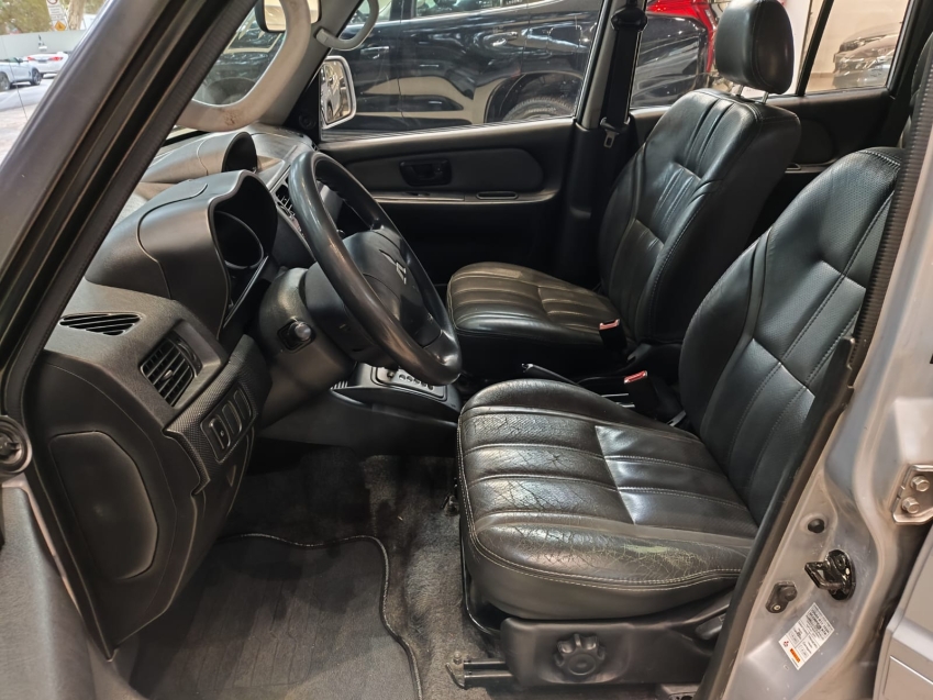 Mitsubishi-PAJERO TR4-2.0 4X2 16V 140CV FLEX 4P AUTOMÁTICO