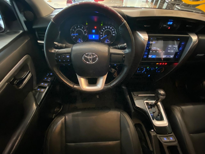 Toyota-HILUX SW4-2.7 SR 4X2 16V FLEX 4P AUTOMÁTICO