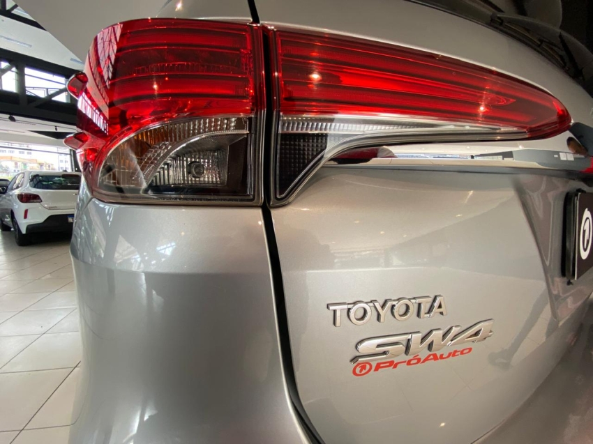 Toyota-HILUX SW4-2.7 SR 4X2 16V FLEX 4P AUTOMÁTICO