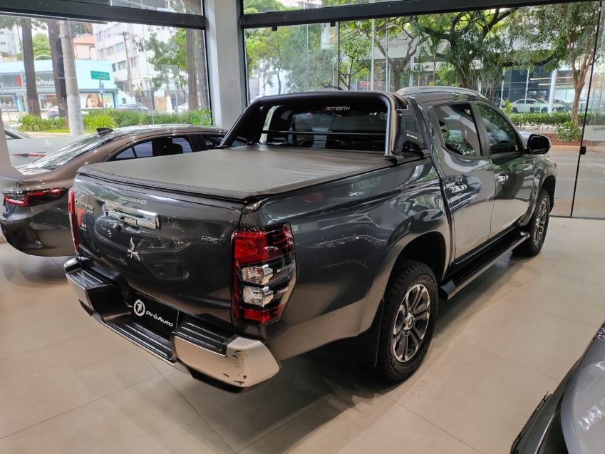 Mitsubishi-L200 TRITON-2.4 16V TURBO DIESEL SPORT HPE-S CD 4P 4X4 AUTOMÁTICO