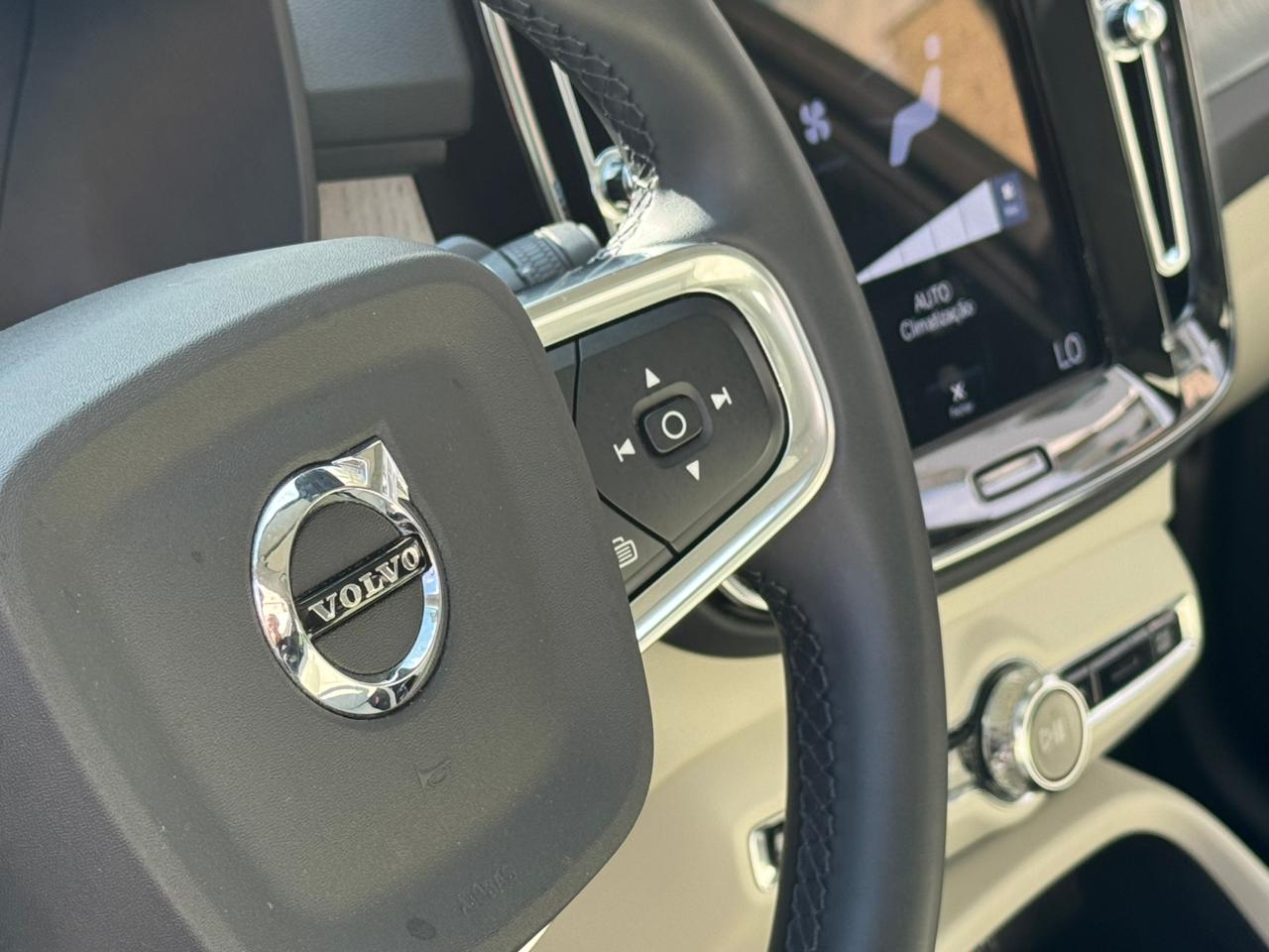 Volvo-XC 40-XC 40 T-5 INSCRIPTION 1.5 FWD (Híbrido)