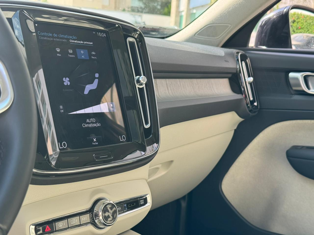 Volvo-XC 40-XC 40 T-5 INSCRIPTION 1.5 FWD (Híbrido)