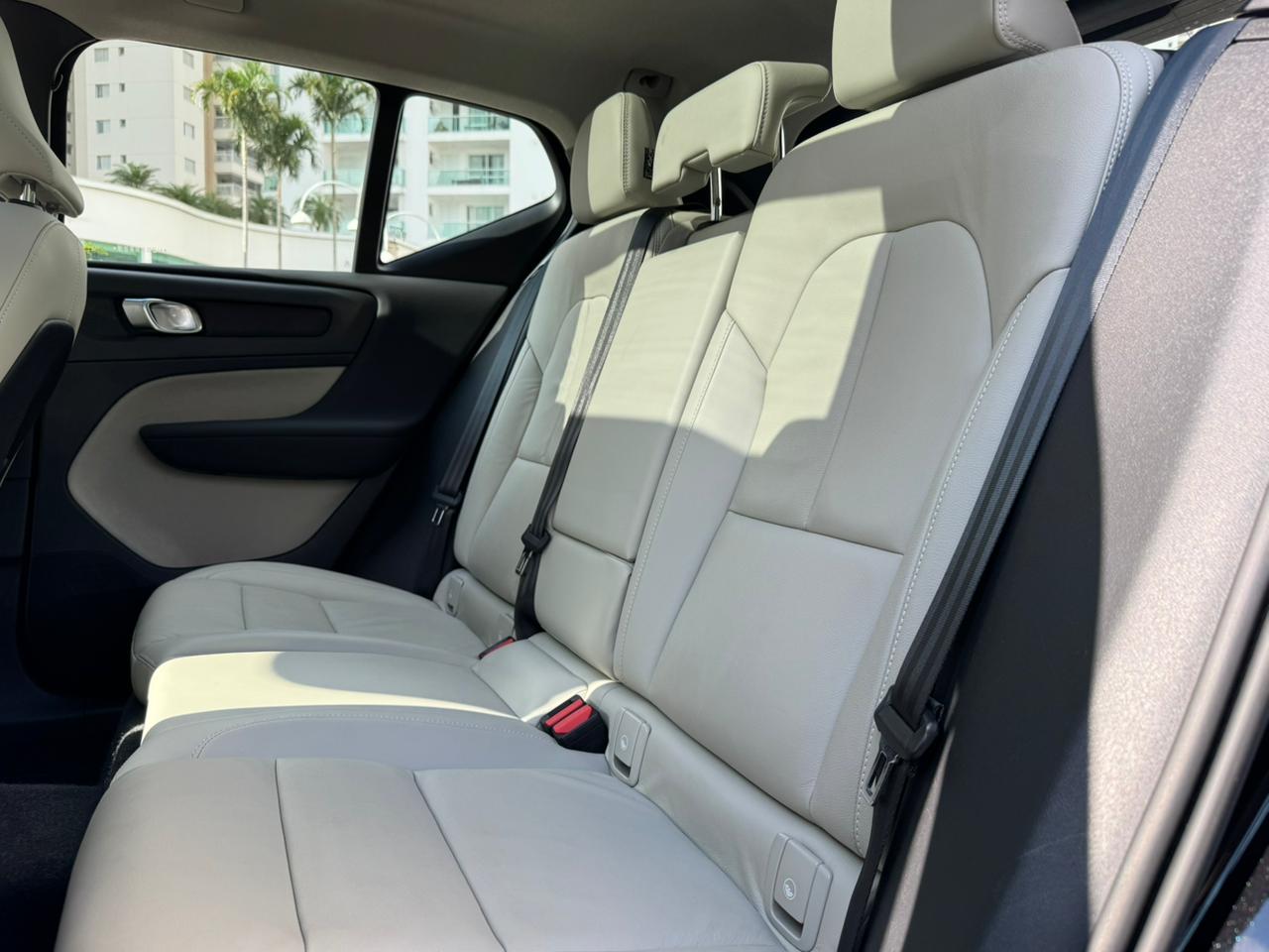 Volvo-XC 40-XC 40 T-5 INSCRIPTION 1.5 FWD (Híbrido)