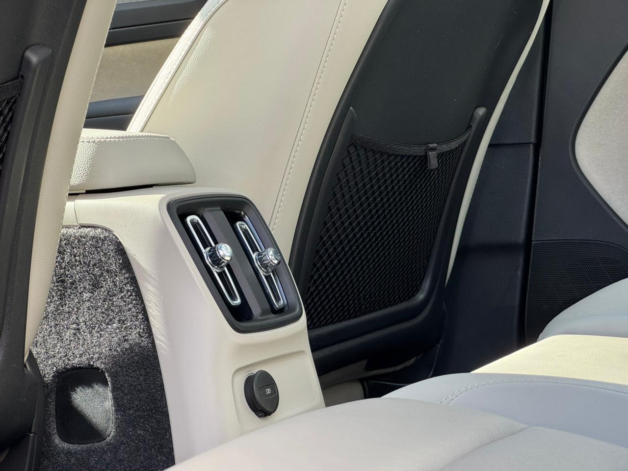 Volvo-XC 40-XC 40 T-5 INSCRIPTION 1.5 FWD (Híbrido)