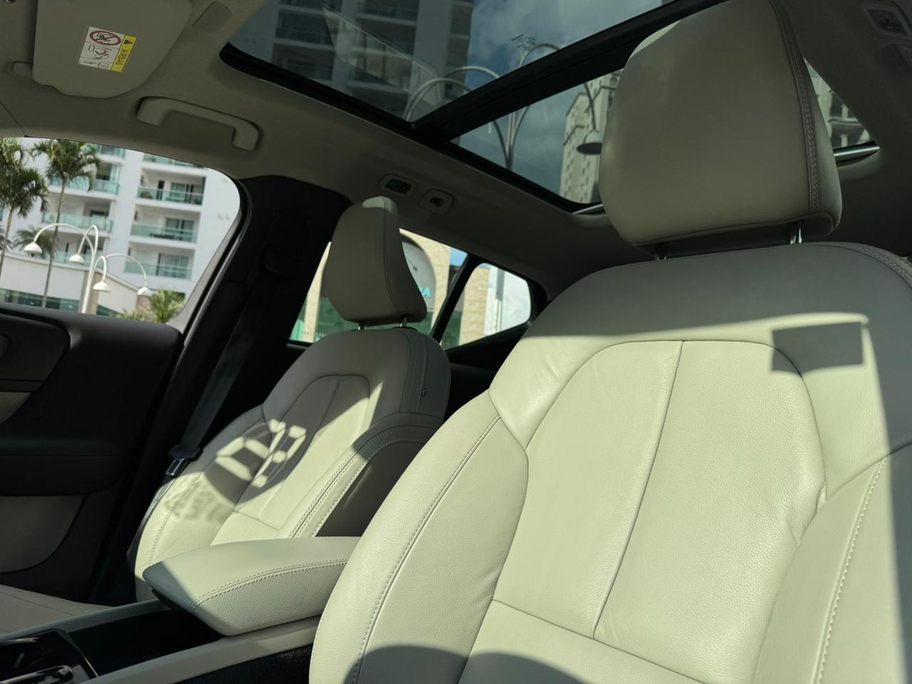 Volvo-XC 40-XC 40 T-5 INSCRIPTION 1.5 FWD (Híbrido)