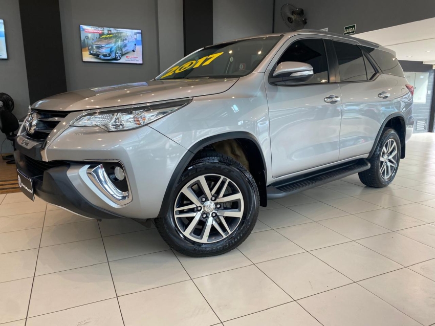 Toyota-HILUX SW4-2.7 SR 4X2 16V FLEX 4P AUTOMÁTICO