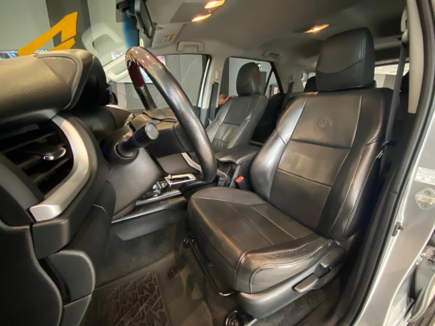 Toyota-HILUX SW4-2.7 SR 4X2 16V FLEX 4P AUTOMÁTICO