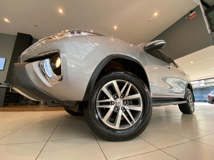 Toyota-HILUX SW4-2.7 SR 4X2 16V FLEX 4P AUTOMÁTICO