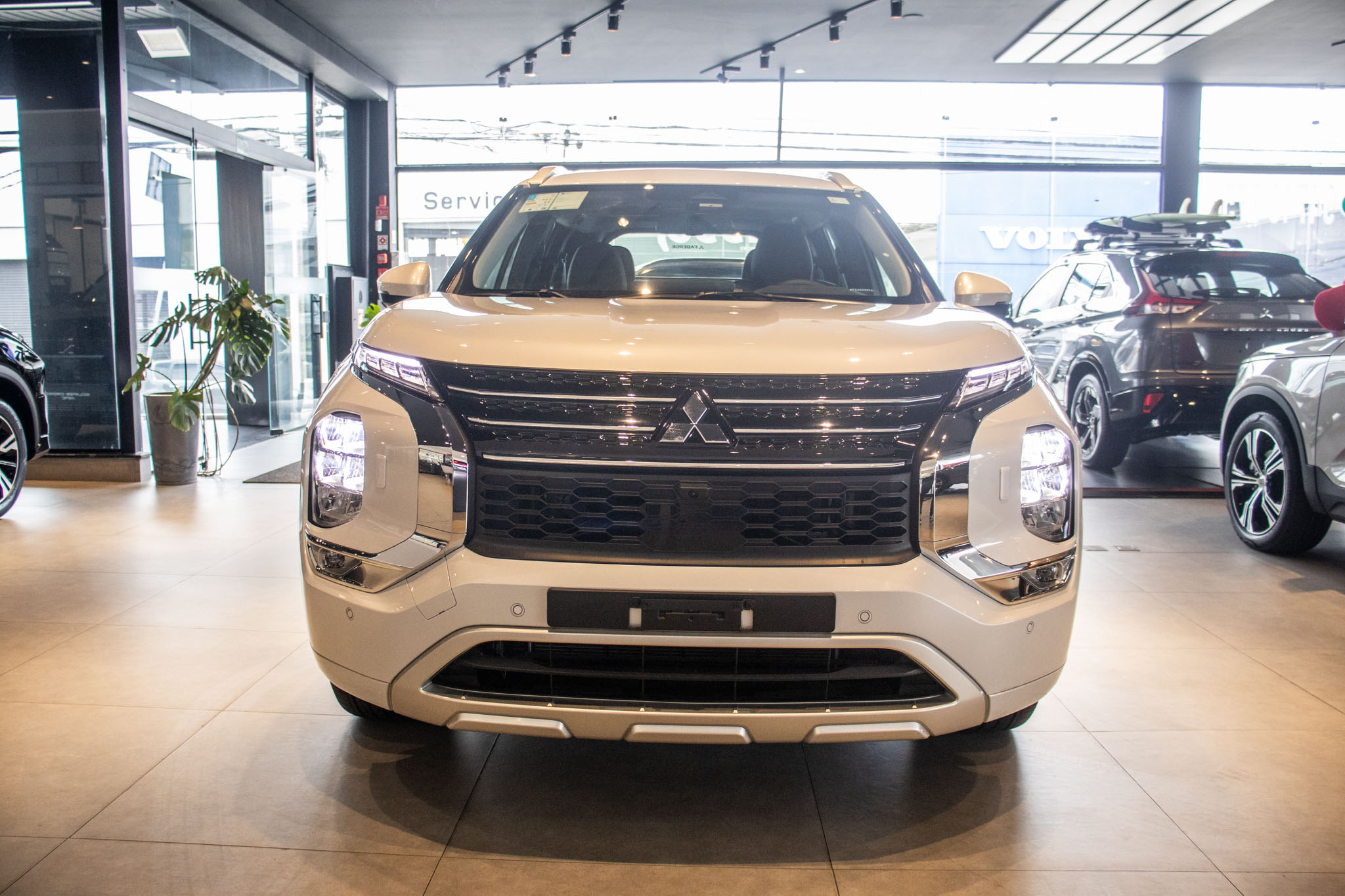 Mitsubishi-OUTLANDER-OUTLANDER HPE-S 2.4 4x4 Aut (Híbrido)