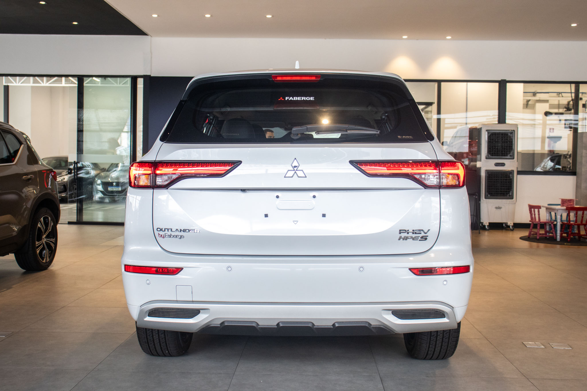 Mitsubishi-OUTLANDER-OUTLANDER HPE-S 2.4 4x4 Aut (Híbrido)