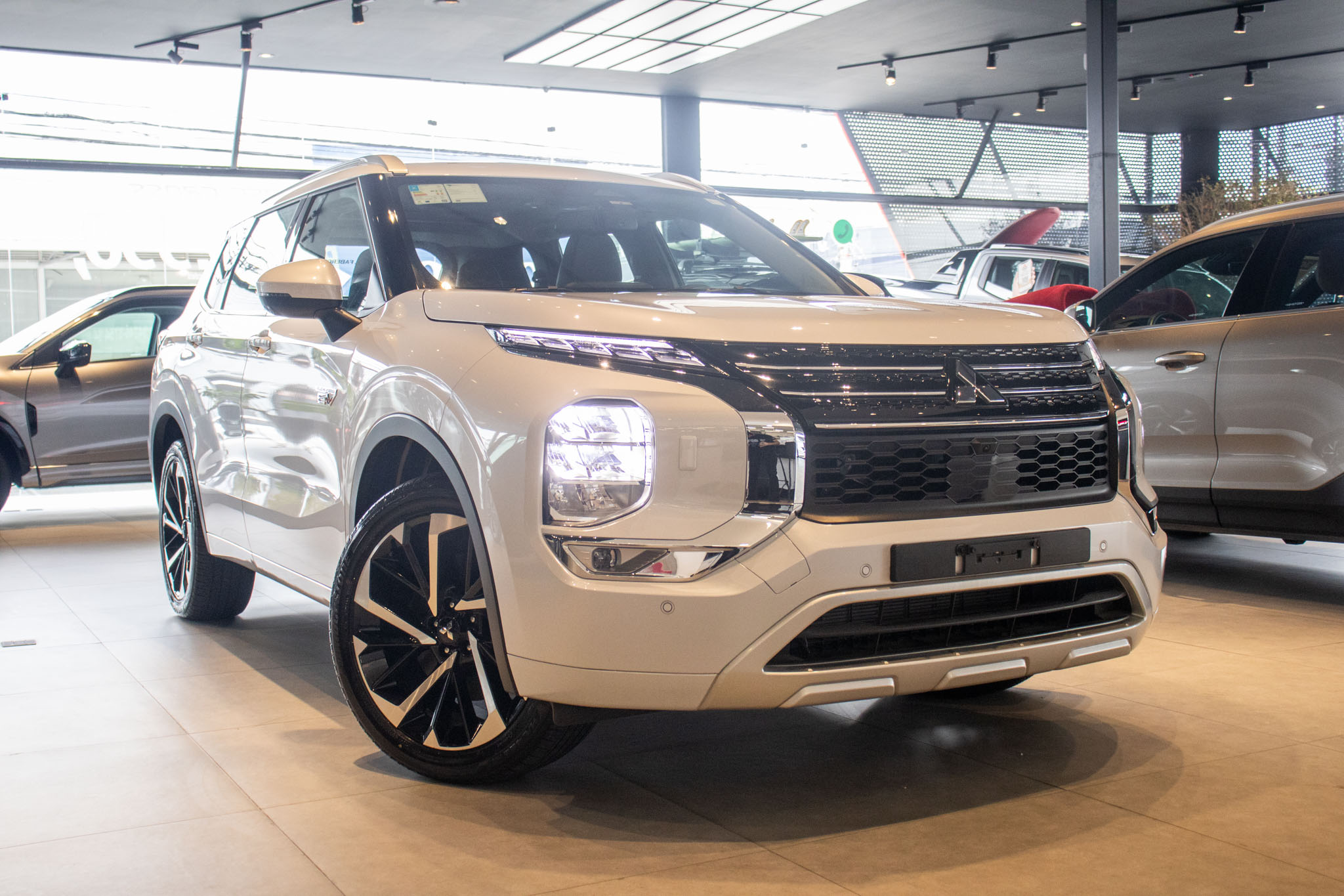 OUTLANDER HPE-S 2.4 4x4 Aut (Híbrido)