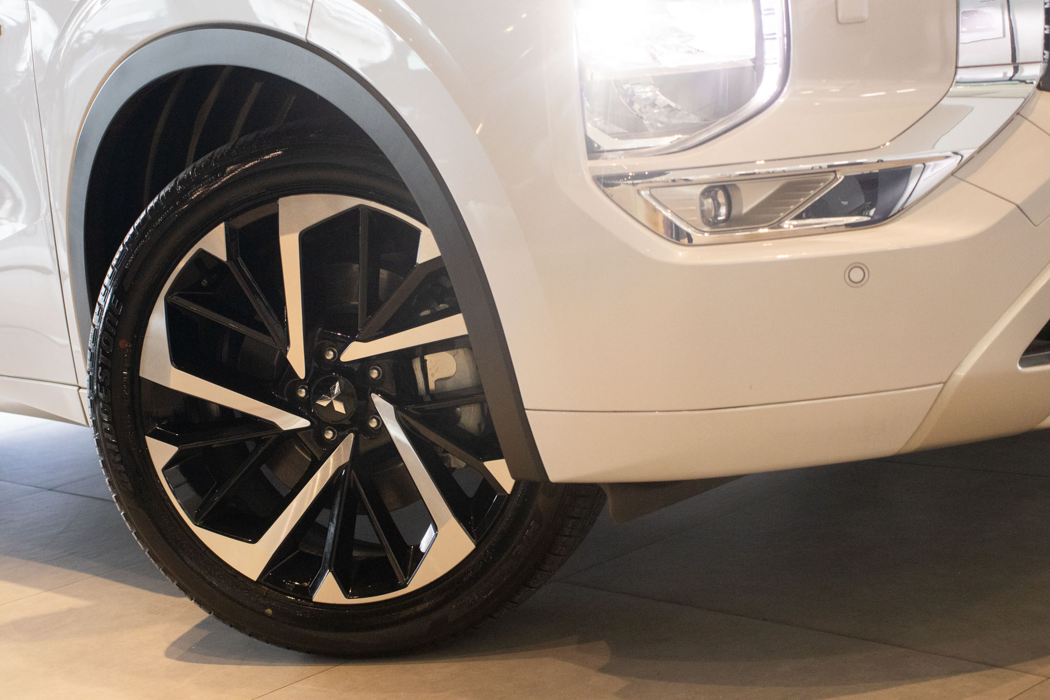 Mitsubishi-OUTLANDER-OUTLANDER HPE-S 2.4 4x4 Aut (Híbrido)