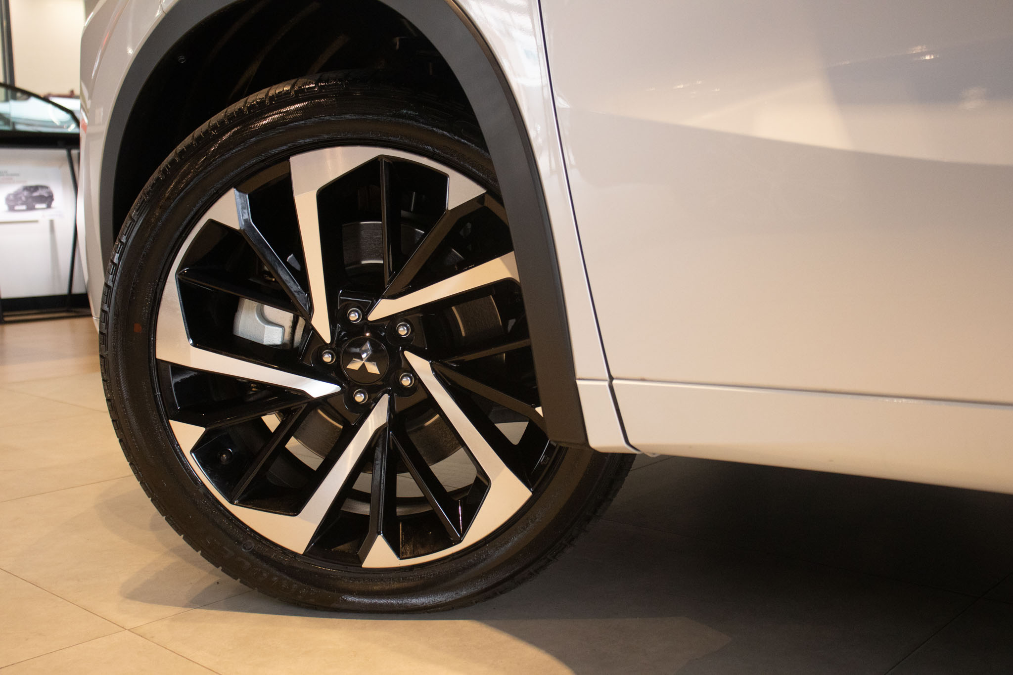 Mitsubishi-OUTLANDER-OUTLANDER HPE-S 2.4 4x4 Aut (Híbrido)