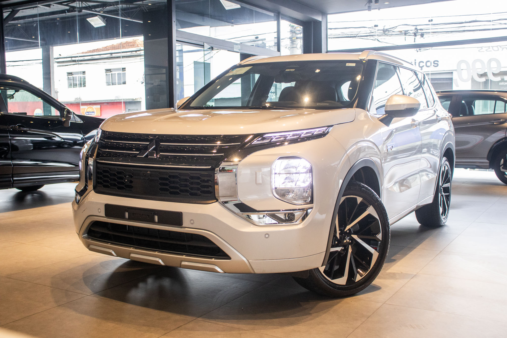 Mitsubishi-OUTLANDER-OUTLANDER HPE-S 2.4 4x4 Aut (Híbrido)