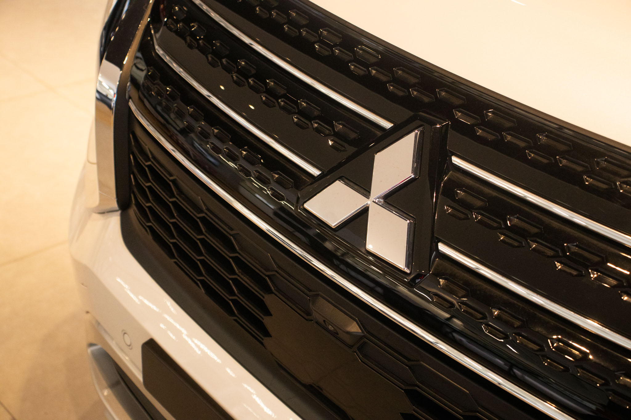 Mitsubishi-OUTLANDER-OUTLANDER HPE-S 2.4 4x4 Aut (Híbrido)