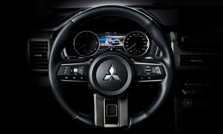 Novo volante de três raios