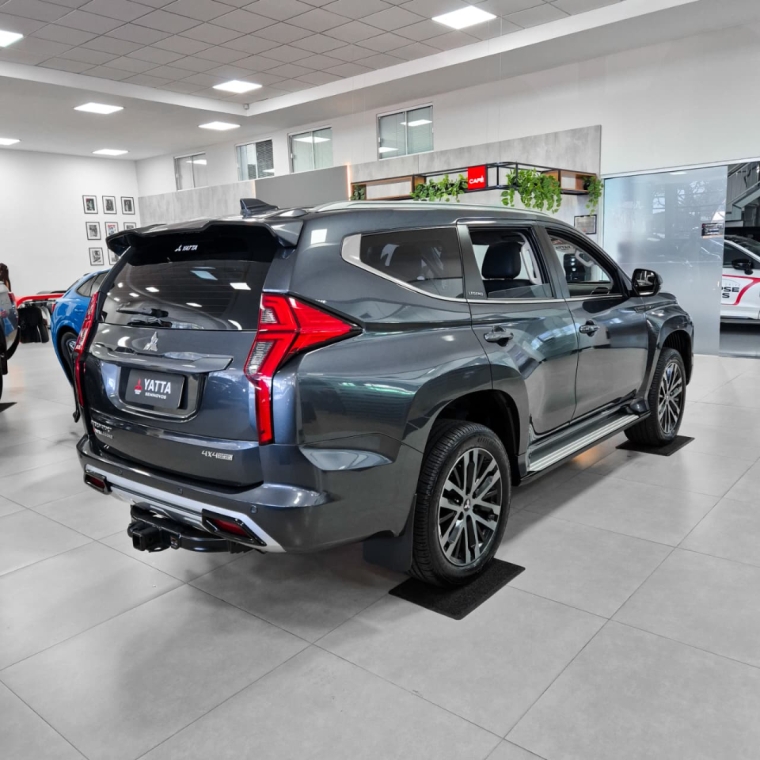 Mitsubishi-PAJERO SPORT-2.4 16V MIVEC TURBO DIESEL LEGEND AWD AUTOMÁTICO