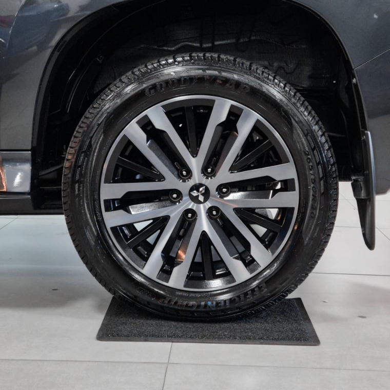 Mitsubishi-PAJERO SPORT-2.4 16V MIVEC TURBO DIESEL LEGEND AWD AUTOMÁTICO