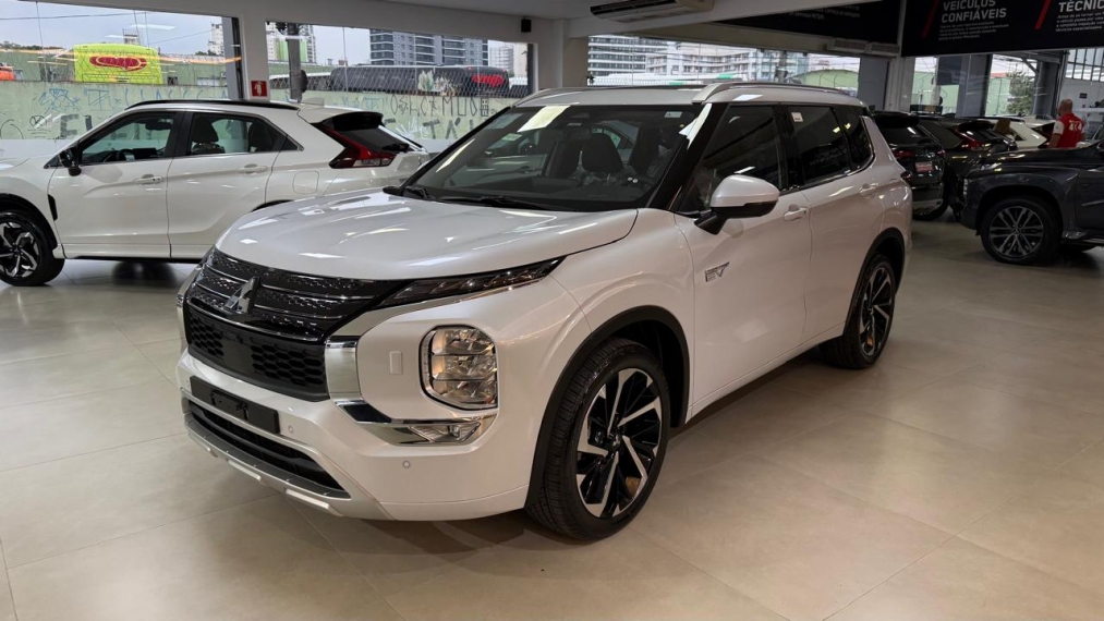 Mitsubishi-OUTLANDER-2.4 PHEV HPE-S S-AWC DHT