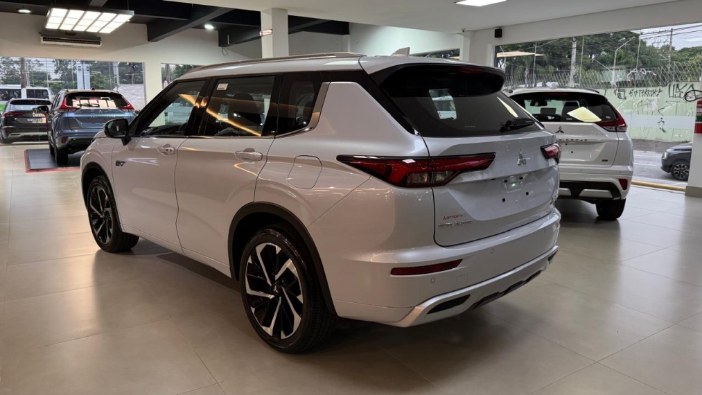 Mitsubishi-OUTLANDER-2.4 PHEV HPE-S S-AWC DHT