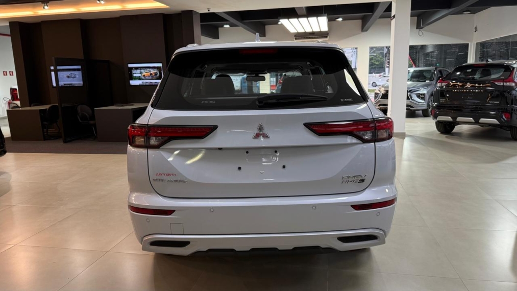 Mitsubishi-OUTLANDER-2.4 PHEV HPE-S S-AWC DHT