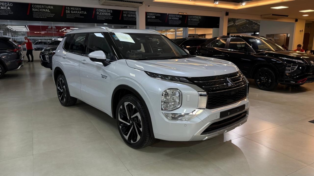 Mitsubishi-OUTLANDER-2.4 PHEV HPE-S S-AWC DHT