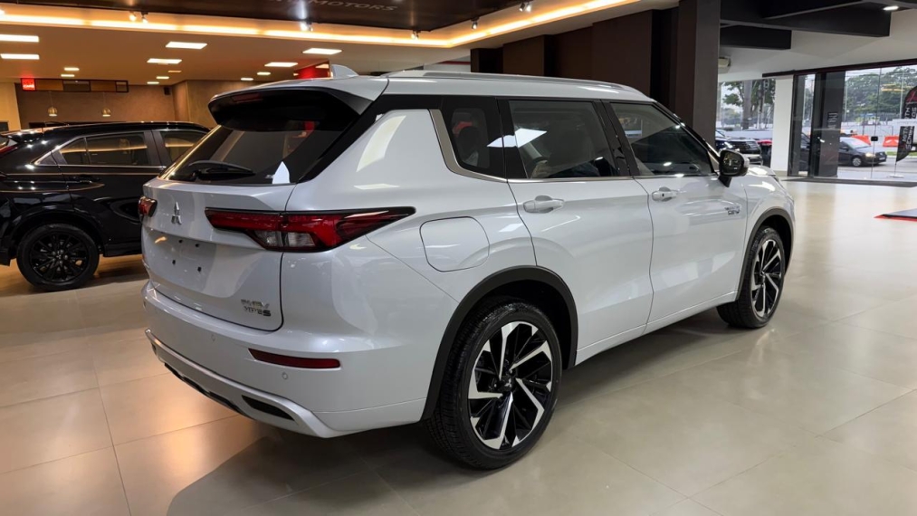Mitsubishi-OUTLANDER-2.4 PHEV HPE-S S-AWC DHT