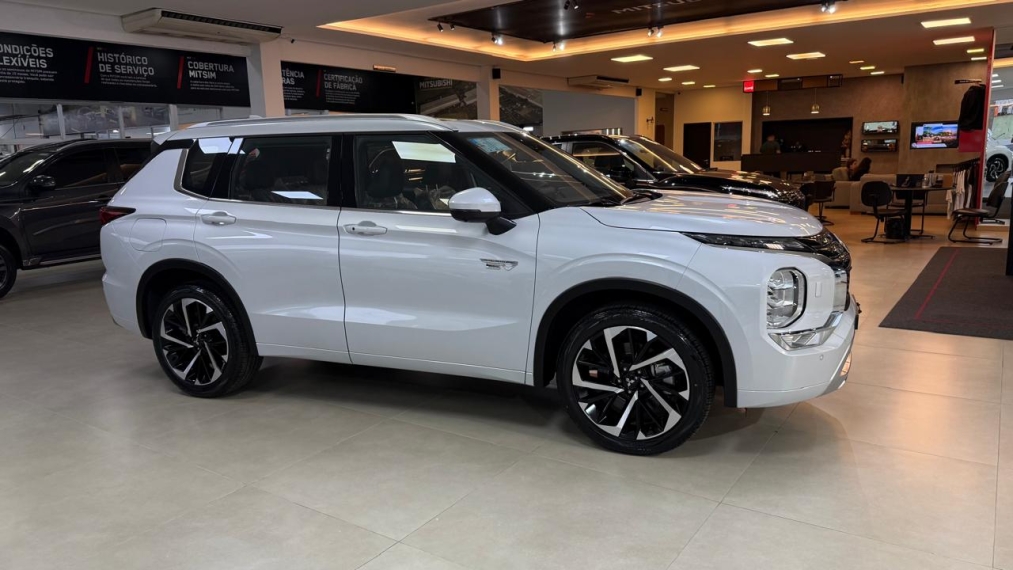 Mitsubishi-OUTLANDER-2.4 PHEV HPE-S S-AWC DHT