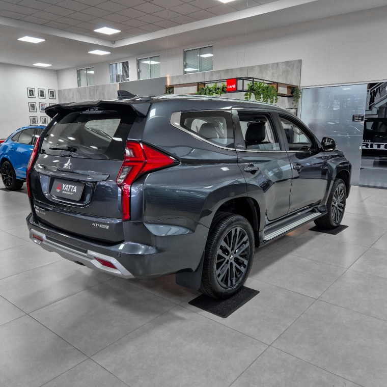Mitsubishi-PAJERO SPORT-2.4 16V MIVEC TURBO DIESEL LEGEND AWD AUTOMÁTICO