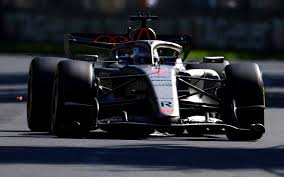 Chefe da Audi elogia dedicação e cita evolução "fantástica" de Bortoleto em 2026