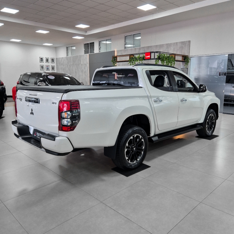 Mitsubishi-L200 TRITON-2.4 16V TURBO DIESEL SPORT HPE CD 4P 4X4 AUTOMÁTICO