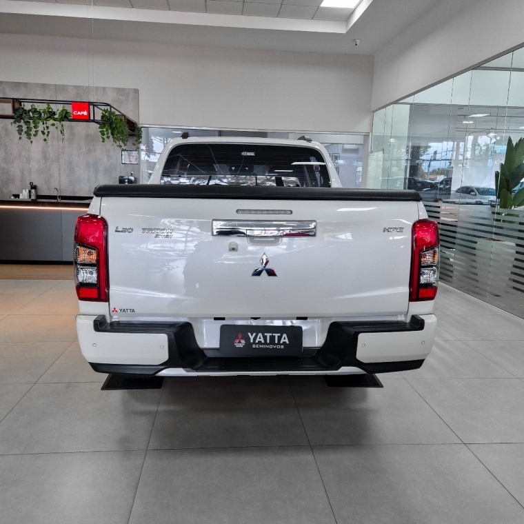 Mitsubishi-L200 TRITON-2.4 16V TURBO DIESEL SPORT HPE CD 4P 4X4 AUTOMÁTICO