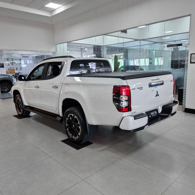Mitsubishi-L200 TRITON-2.4 16V TURBO DIESEL SPORT HPE CD 4P 4X4 AUTOMÁTICO