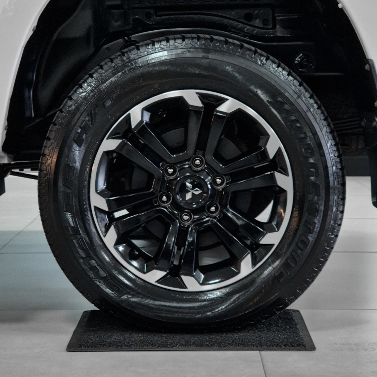 Mitsubishi-L200 TRITON-2.4 16V TURBO DIESEL SPORT HPE CD 4P 4X4 AUTOMÁTICO