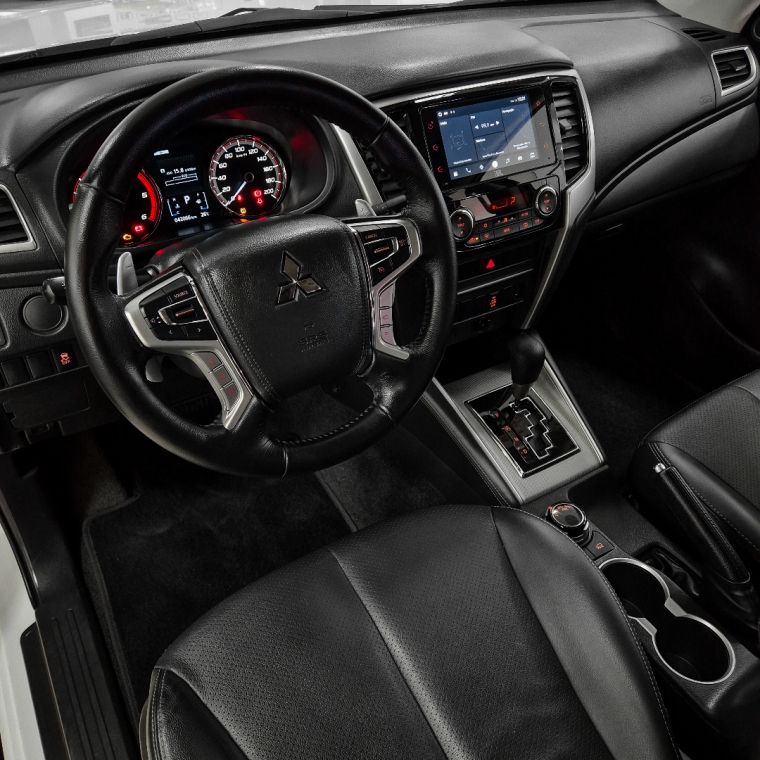 Mitsubishi-L200 TRITON-2.4 16V TURBO DIESEL SPORT HPE CD 4P 4X4 AUTOMÁTICO