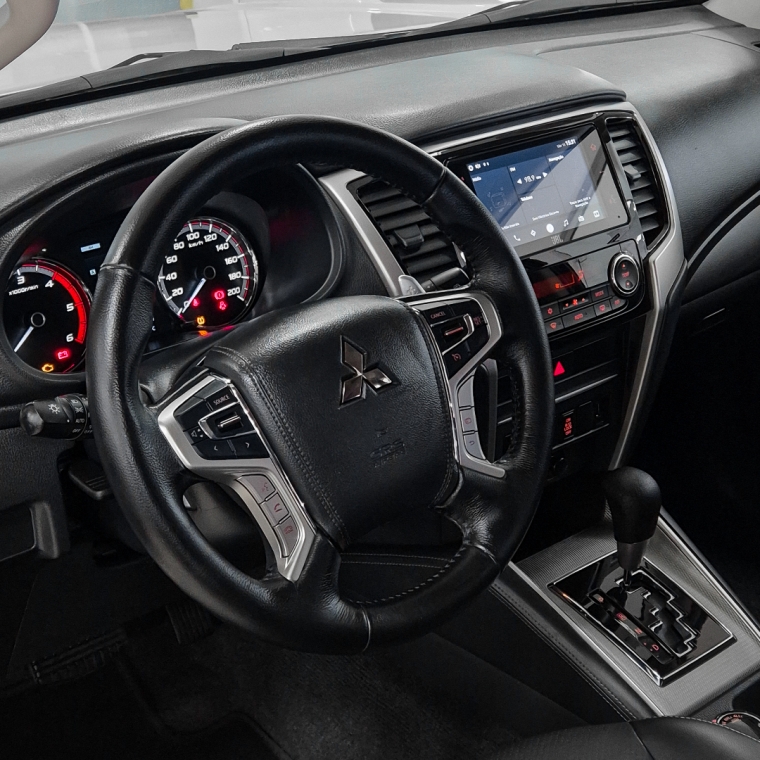 Mitsubishi-L200 TRITON-2.4 16V TURBO DIESEL SPORT HPE CD 4P 4X4 AUTOMÁTICO