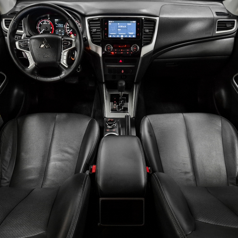 Mitsubishi-L200 TRITON-2.4 16V TURBO DIESEL SPORT HPE CD 4P 4X4 AUTOMÁTICO