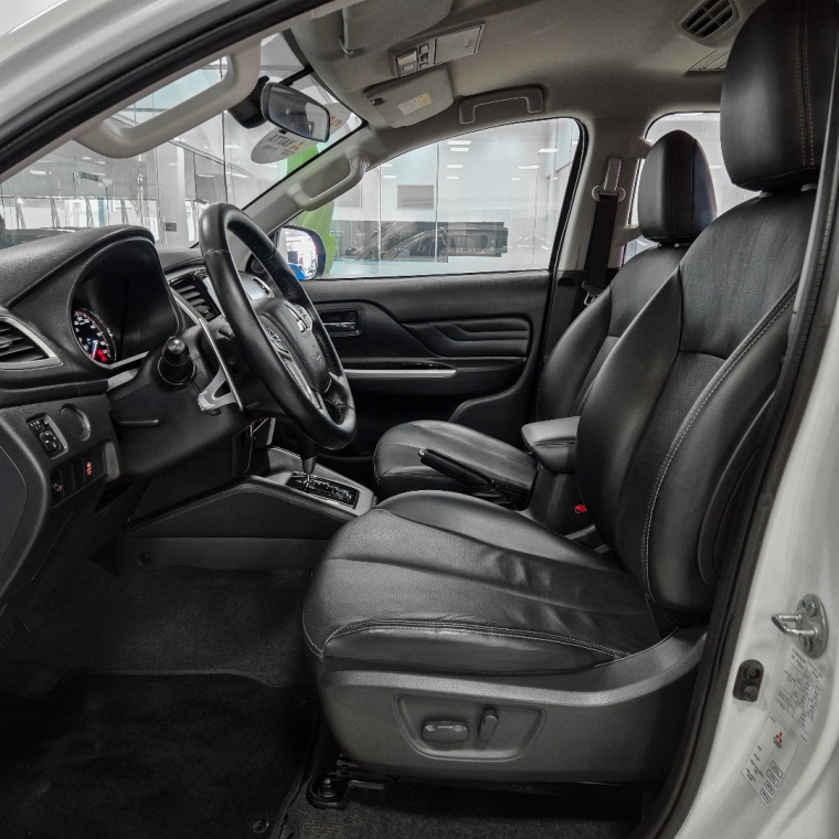 Mitsubishi-L200 TRITON-2.4 16V TURBO DIESEL SPORT HPE CD 4P 4X4 AUTOMÁTICO